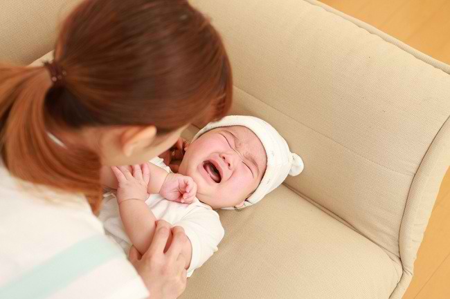 Alasan Bayi Menangis dan Cara Mengatasinya - Alodokter