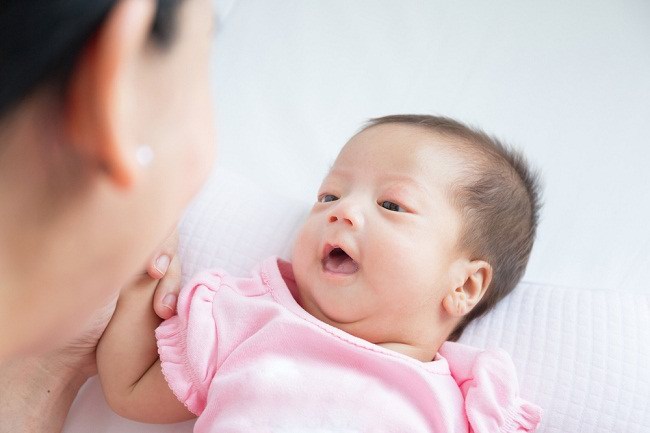 Kapan Bayi Bisa Melihat dengan Jelas? - Alodokter