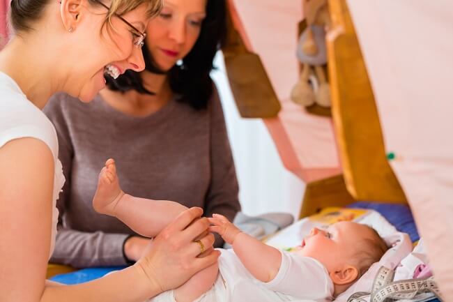Etika Mengunjungi Bayi Baru Lahir yang Perlu Diperhatikan - Alodokter