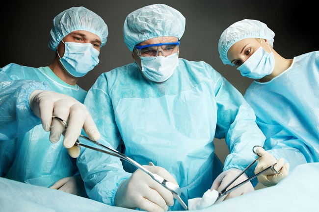 Operasi Tiroid: Persiapan, Pelaksanaan, dan Risiko Efek Samping - Alodokter
