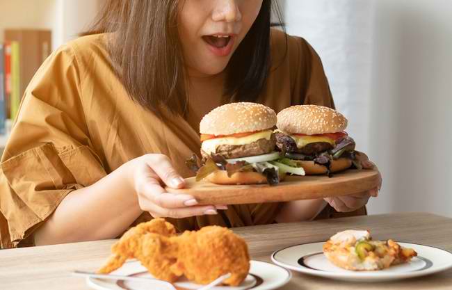 Hati-hati, Makan Berlebihan Bisa Jadi Pertanda Binge Eating Disorder -  Alodokter