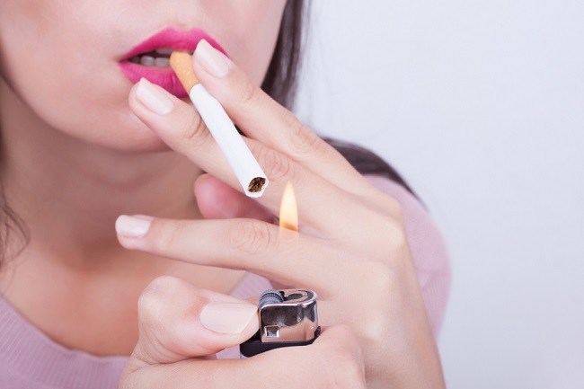 5 Bahaya Kesehatan yang Mengintai Wanita Perokok - Alodokter